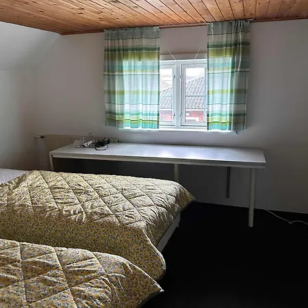 With Three Bedrooms * Vemb