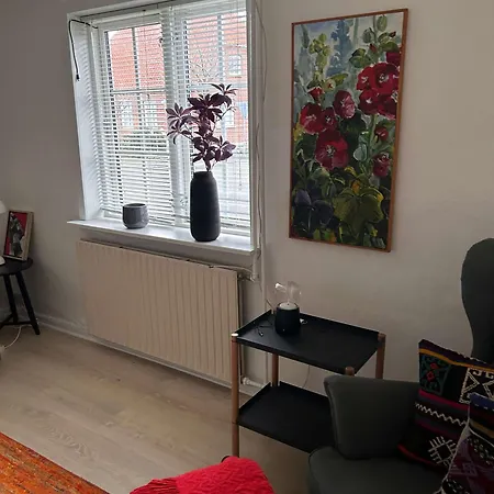 With Three Bedrooms بيت للعطل