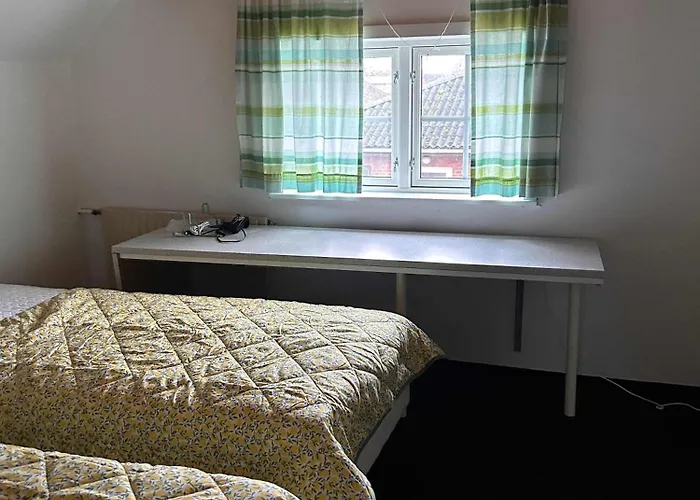 With Three Bedrooms * Vemb